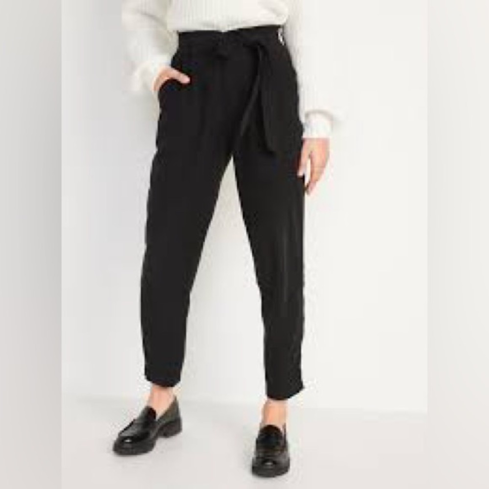 NWT Old Navy High-Rise Belted Cropped Pants Black Straight Leg Size XS